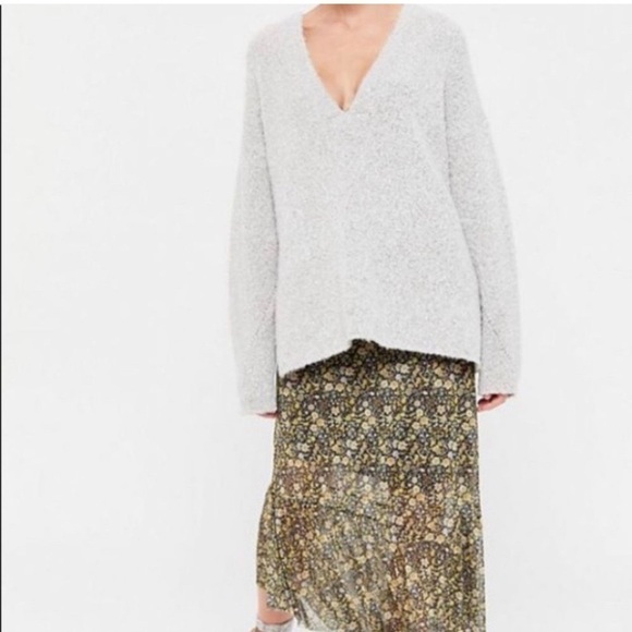 Urban Outfitters Rosie Cozy V-Neck Pullover Side Vent Sweater x small - Picture 2 of 10